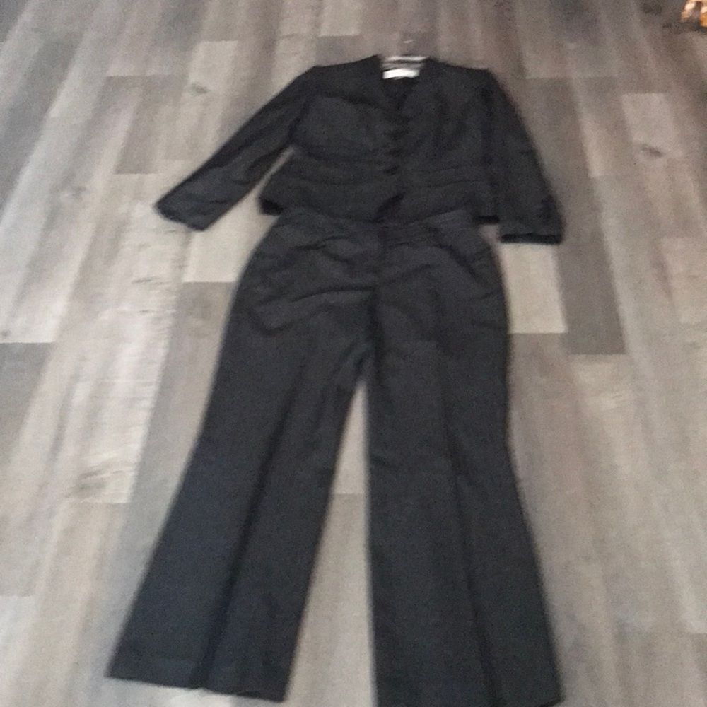 Women’s Pantsuit 6 Petite Grey pinstripe